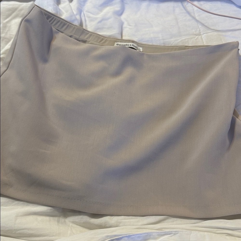 Abercrombie tan skort size large - worn once new condition.